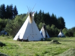 Bílé a úplně nové teepee